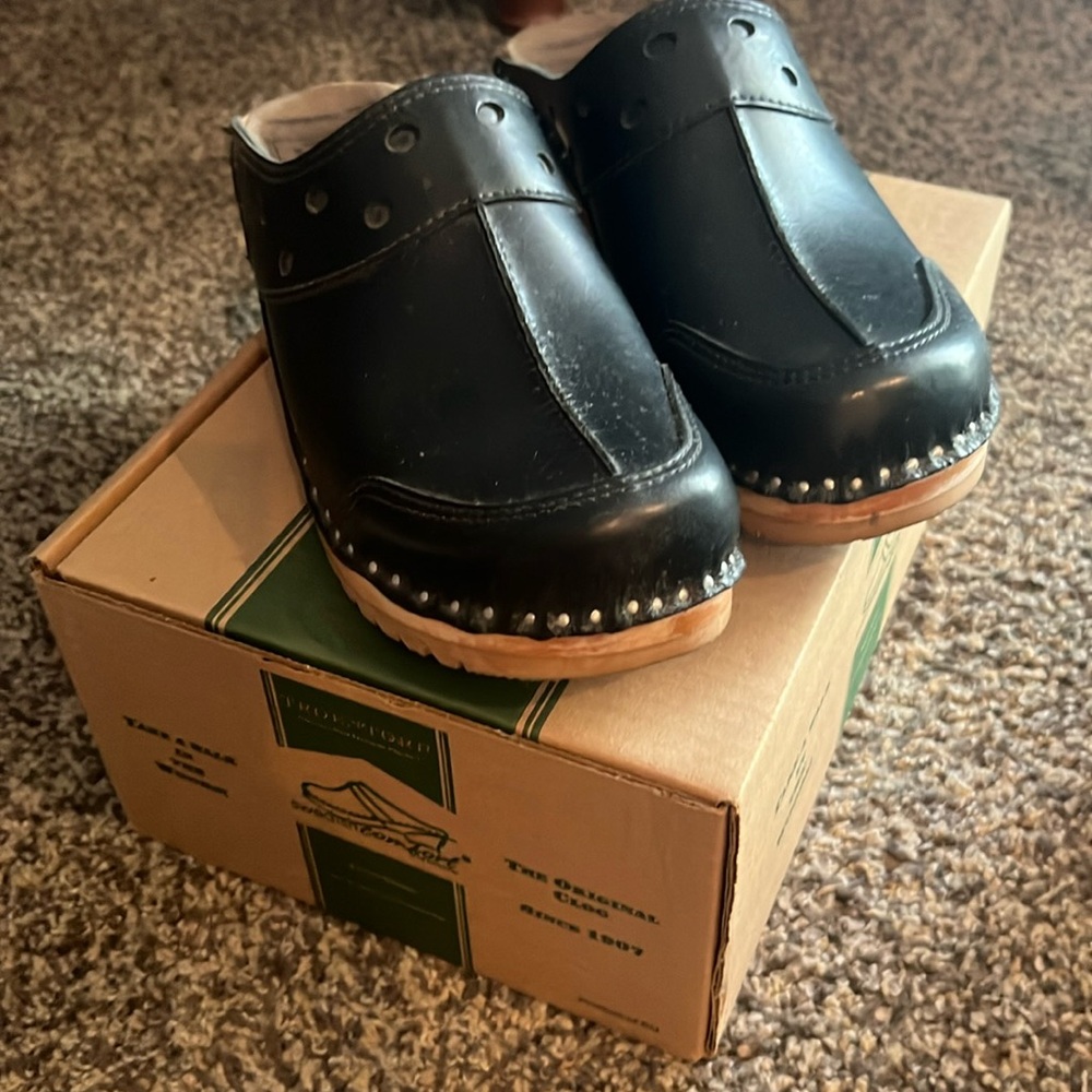 Iconic!!!  New!  Black Bastad porthole clogs!  Size 41.